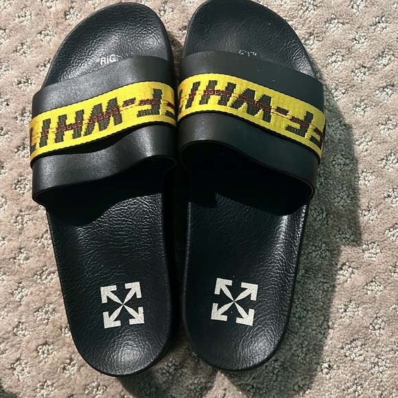 Off-White
Men's Industrial Belt Logo Slide Sandals - Picture 3 of 7